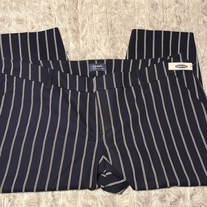 ⭐️ Old Navy Stripped Harper Pant 24 short